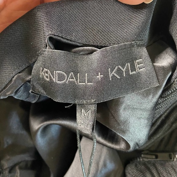 NWT Kendall & Kylie Black Mini Skirt A-Line Ribbed High Waist Minimalist Medium - Picture 4 of 8